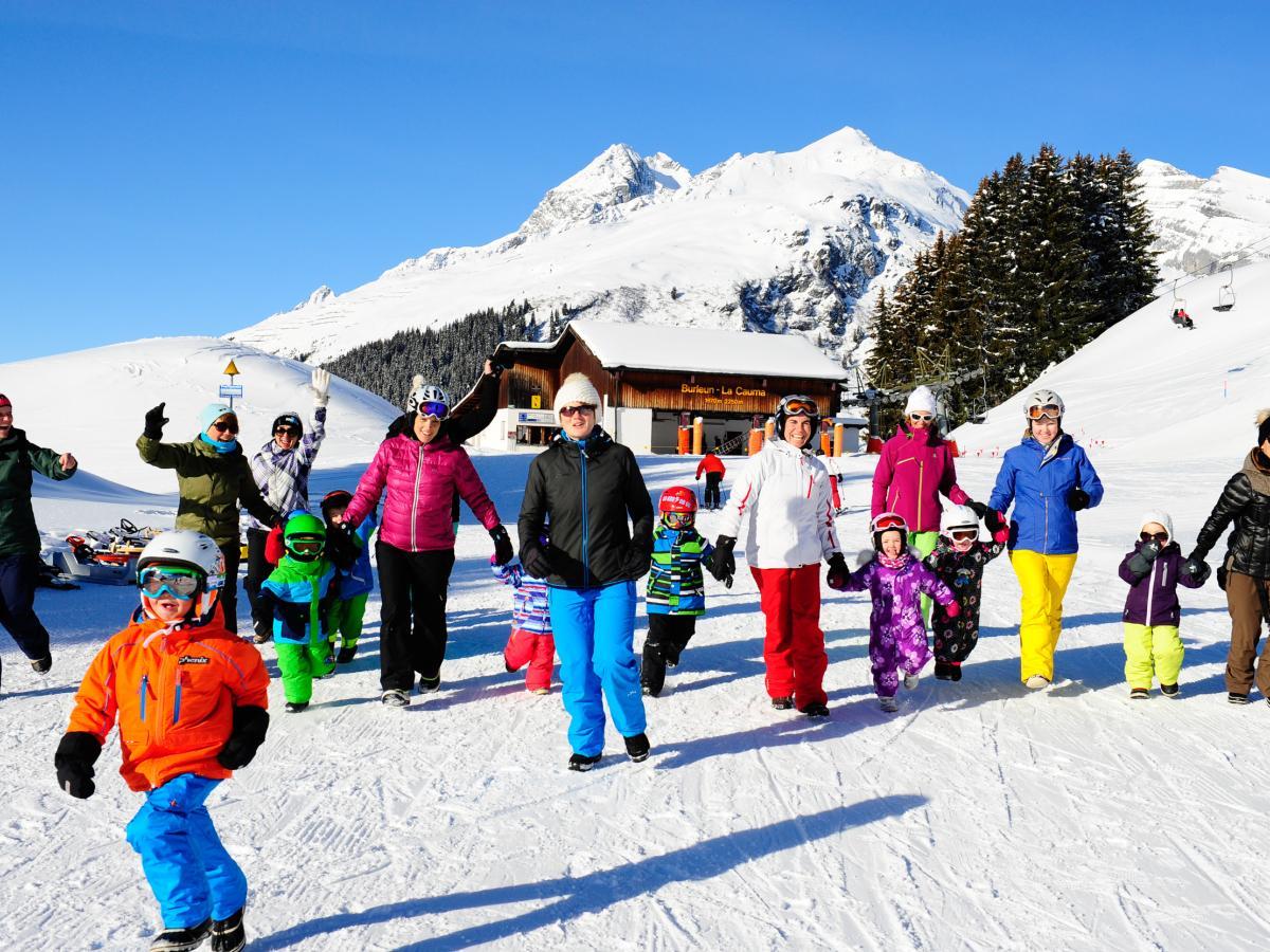 Kinder auf Skigebiet