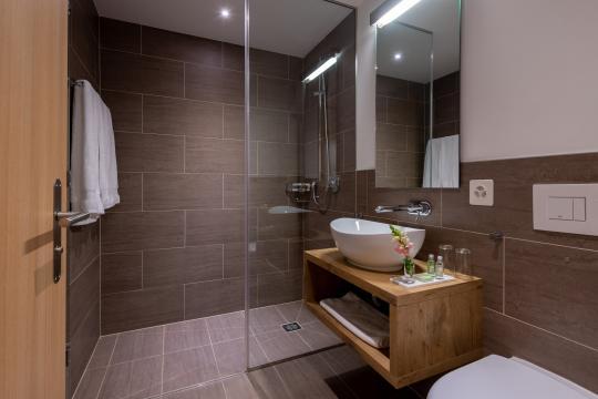 Pradas Resort Badezimmer Dusche